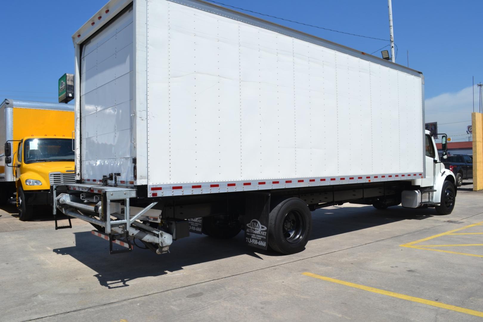 2019 WHITE /BLACK FREIGHTLINER M2-106 with an CUMMINS B6.7L 240HP engine, ALLISON 2500RDS AUTOMATIC transmission, located at 9172 North Fwy, Houston, TX, 77037, (713) 910-6868, 29.887470, -95.411903 - Photo#4